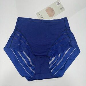 NWT Leonisa Compression Underwear Thong Lace Size Small Navy